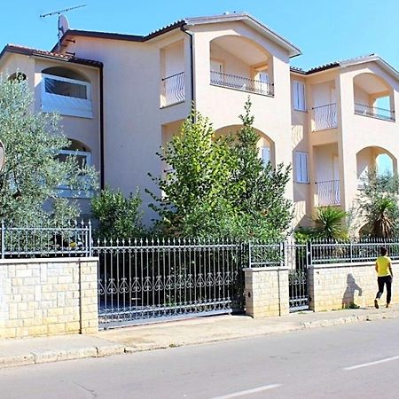 House Laura 200M From The Beach And The Center Daire Poreč Dış mekan fotoğraf